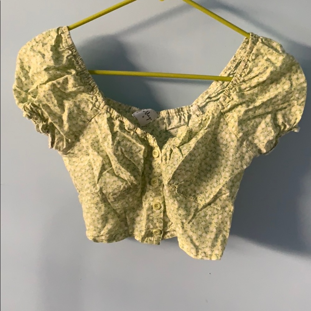 Green floral crop top with puff sleeves